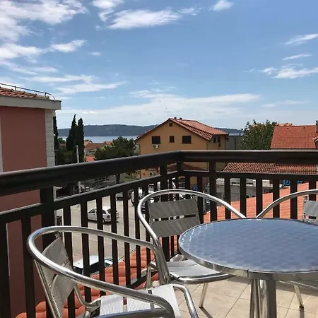 Apartament With A Parking Space Kastel Kambelovac, - 16757 *